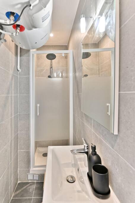 Apartment Fashion Proche Metro #paris #montreuil Montreuil (Seine-Saint-Denis)