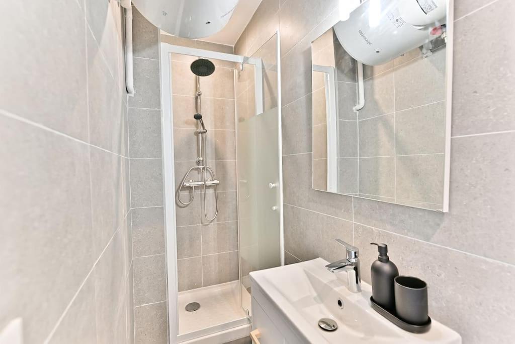 Fashion Proche Metro #paris #montreuil Apartment